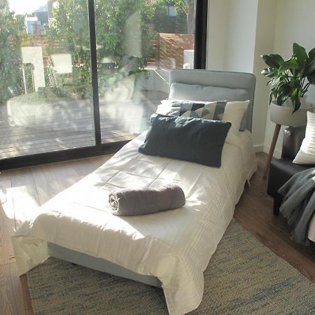 Modern 3 Bedroom Apt With Free Parking, Netflix, Wifi & Welcome Wine By Bnb Pro Melbourne Bagian luar foto