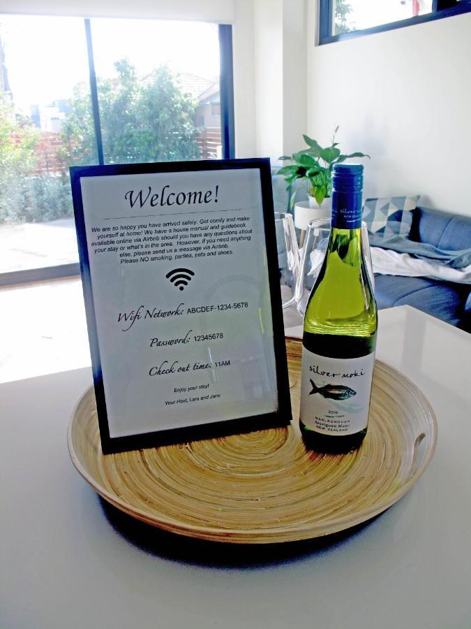 Modern 3 Bedroom Apt With Free Parking, Netflix, Wifi & Welcome Wine By Bnb Pro Melbourne Bagian luar foto