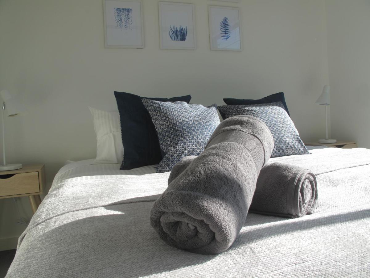 Modern 3 Bedroom Apt With Free Parking, Netflix, Wifi & Welcome Wine By Bnb Pro Melbourne Bagian luar foto