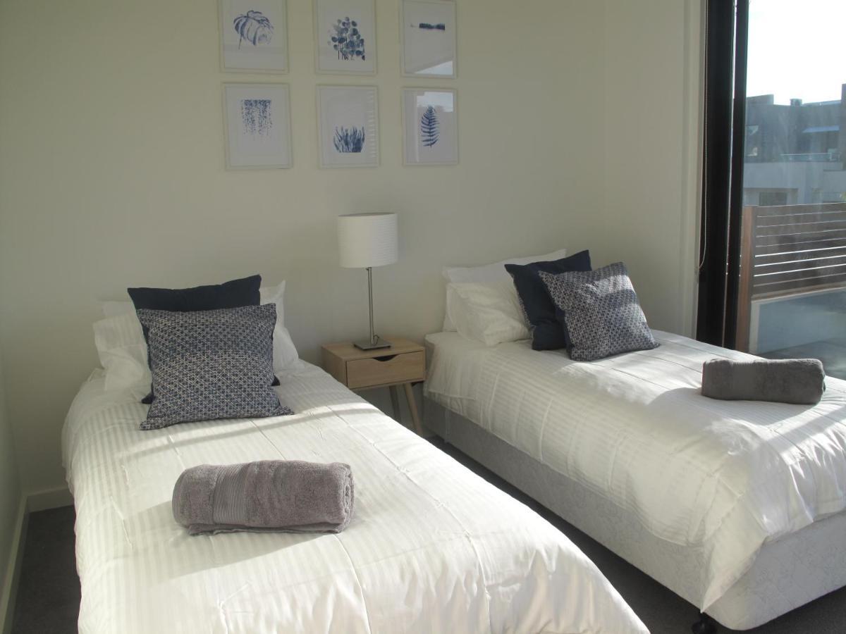 Modern 3 Bedroom Apt With Free Parking, Netflix, Wifi & Welcome Wine By Bnb Pro Melbourne Bagian luar foto