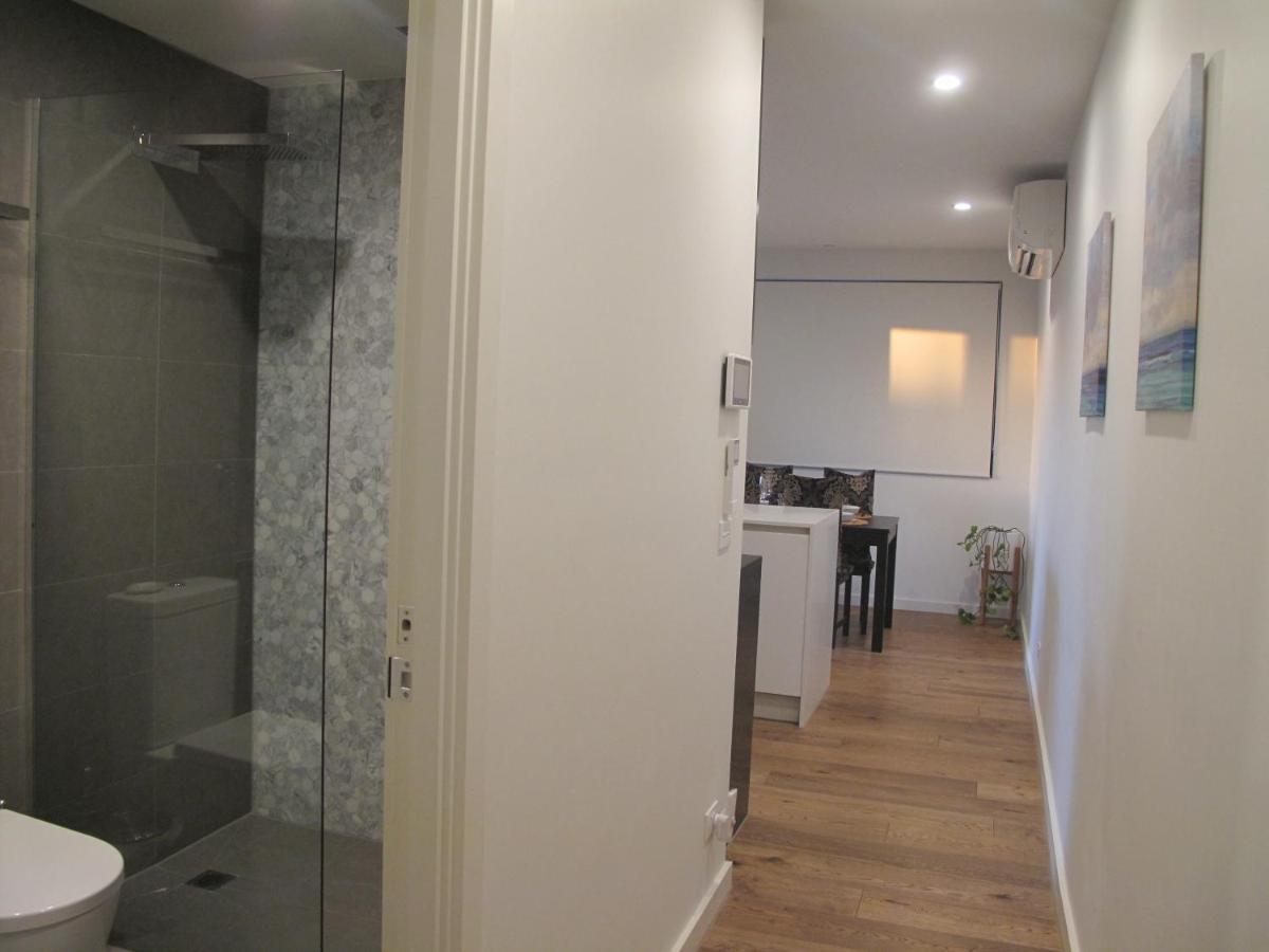 Modern 3 Bedroom Apt With Free Parking, Netflix, Wifi & Welcome Wine By Bnb Pro Melbourne Bagian luar foto