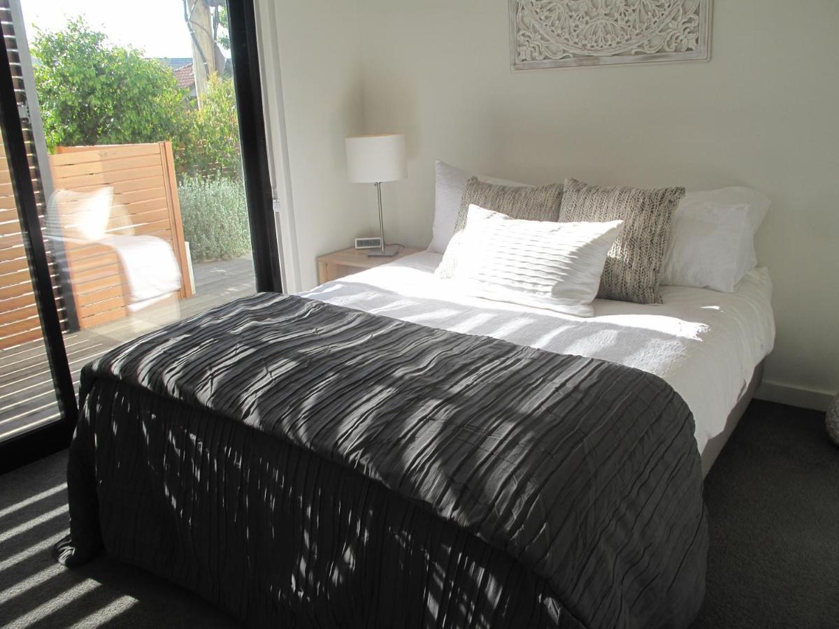 Modern 3 Bedroom Apt With Free Parking, Netflix, Wifi & Welcome Wine By Bnb Pro Melbourne Bagian luar foto