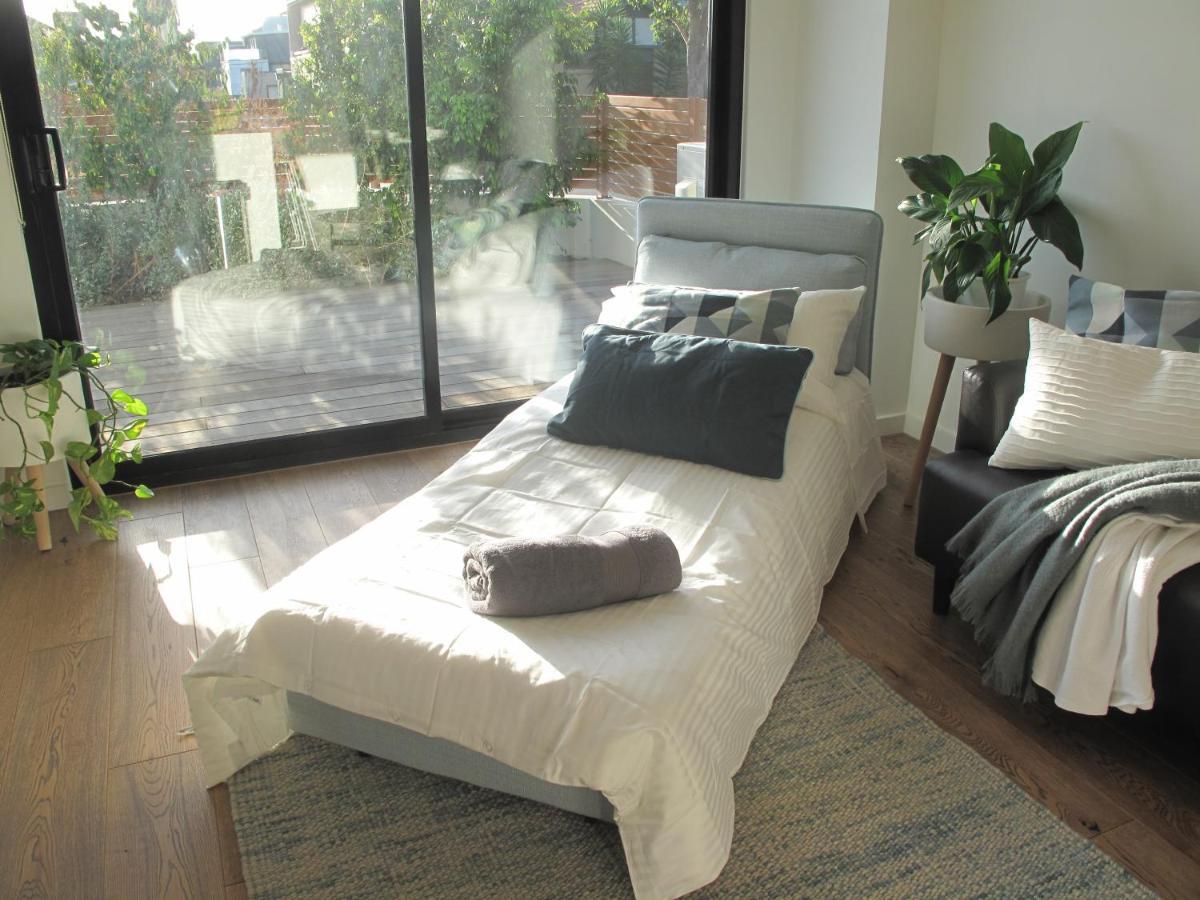 Modern 3 Bedroom Apt With Free Parking, Netflix, Wifi & Welcome Wine By Bnb Pro Melbourne Bagian luar foto