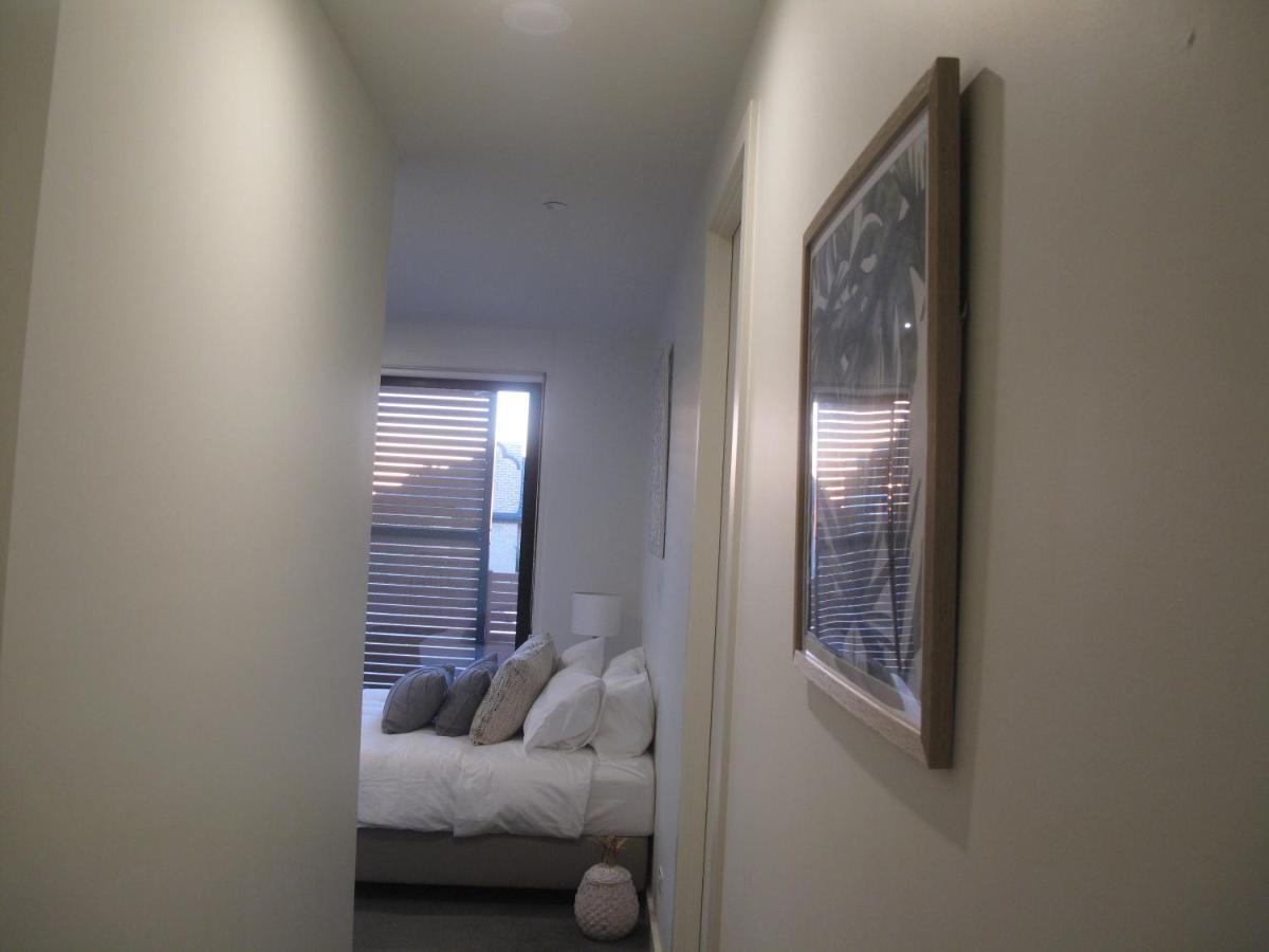 Modern 3 Bedroom Apt With Free Parking, Netflix, Wifi & Welcome Wine By Bnb Pro Melbourne Bagian luar foto