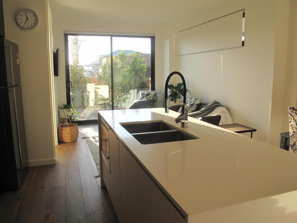 Modern 3 Bedroom Apt With Free Parking, Netflix, Wifi & Welcome Wine By Bnb Pro Melbourne Bagian luar foto
