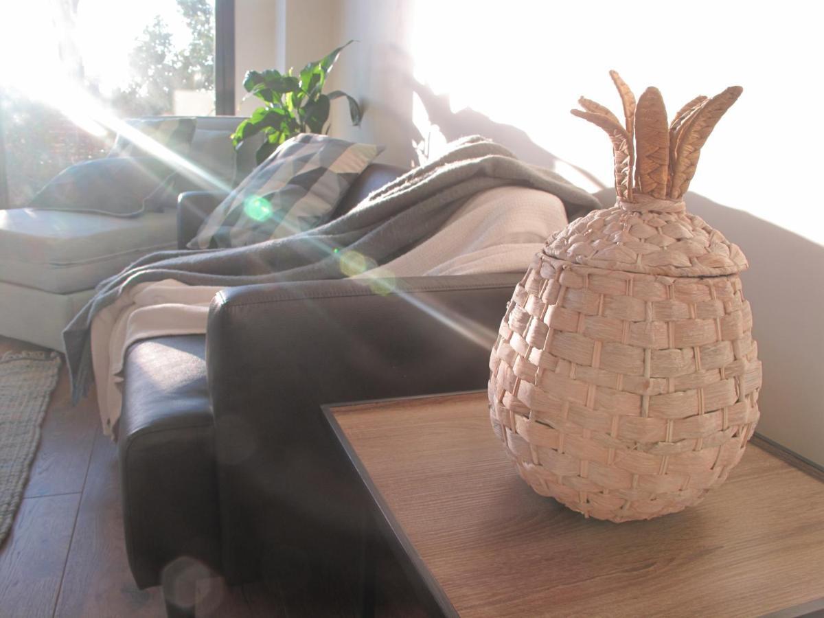 Modern 3 Bedroom Apt With Free Parking, Netflix, Wifi & Welcome Wine By Bnb Pro Melbourne Bagian luar foto