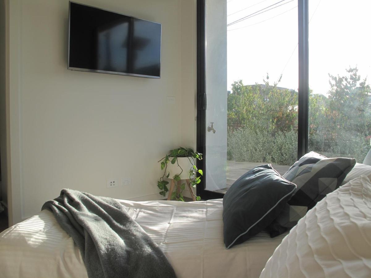 Modern 3 Bedroom Apt With Free Parking, Netflix, Wifi & Welcome Wine By Bnb Pro Melbourne Bagian luar foto