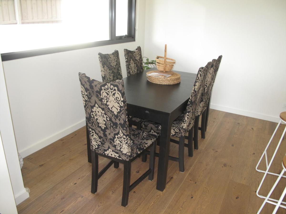 Modern 3 Bedroom Apt With Free Parking, Netflix, Wifi & Welcome Wine By Bnb Pro Melbourne Bagian luar foto