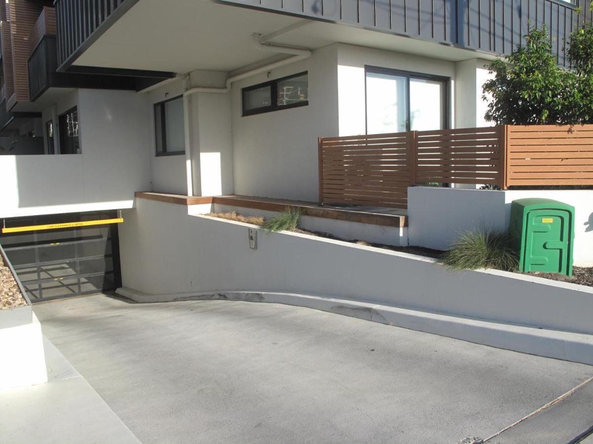Modern 3 Bedroom Apt With Free Parking, Netflix, Wifi & Welcome Wine By Bnb Pro Melbourne Bagian luar foto